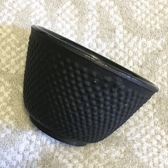 Iwachu Black Hobnail Iron Porcelain Lined Tea Cup - Picture 3 of 13